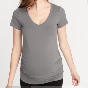 💝 HOST PICK 💝 🤰🏻 V-Neck Tee 🤰🏻